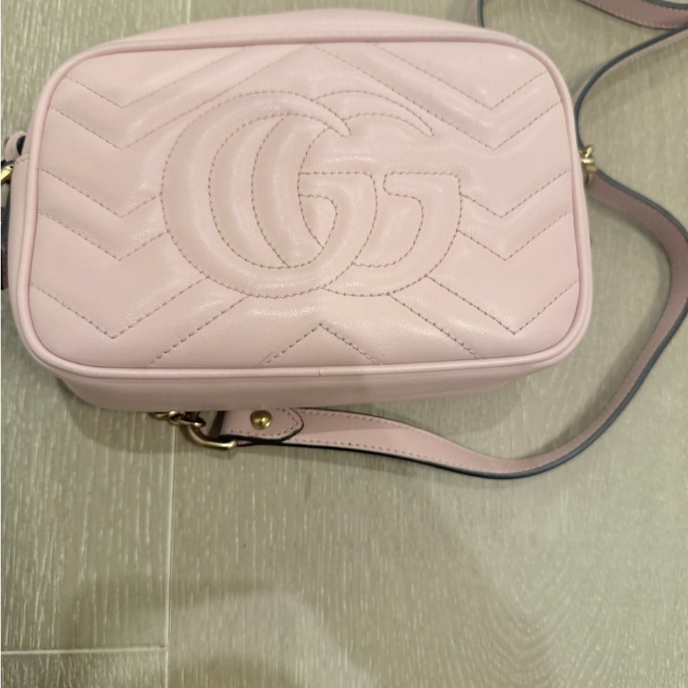 Gucci Pale Pink Chevron Quilted Leather Crossbody with Gold GG - Picture 4 of 6